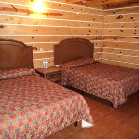 Cabanas Montebello Inn Креел Екстериор снимка