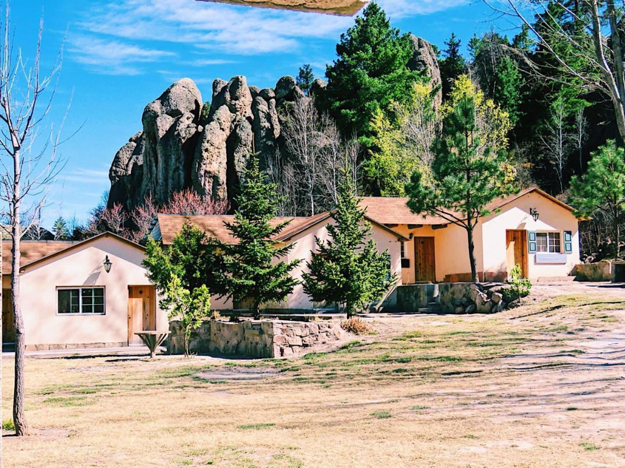 Cabanas Montebello Inn Креел Екстериор снимка